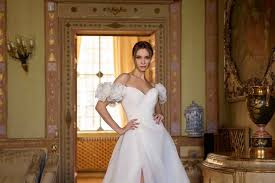 Abito da sposa contemporaneo — Futura Bridal